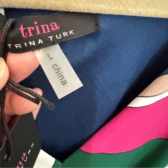 NWT TRINA TURK Trina Birch Dress Multi V-Neck Dolman Sleeve Size L - Picture 6 of 9